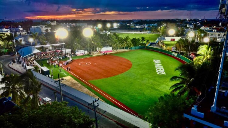 Isla Mujeres estrena primer campo de béisbol infantil de Quintana Roo