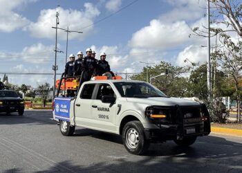 Marina desfila en Cancún con 155 elementos y muestra su capacidad operativa