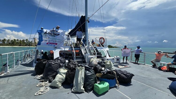 Isla Contoy suma esfuerzos contra la contaminación marina con limpieza internacional