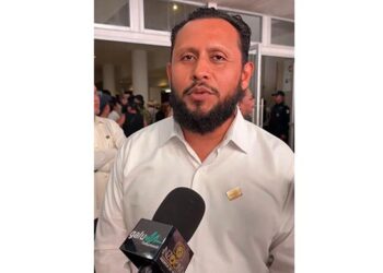 SNTE respalda regulación de celulares en aulas; maestros no serán “verdugos”