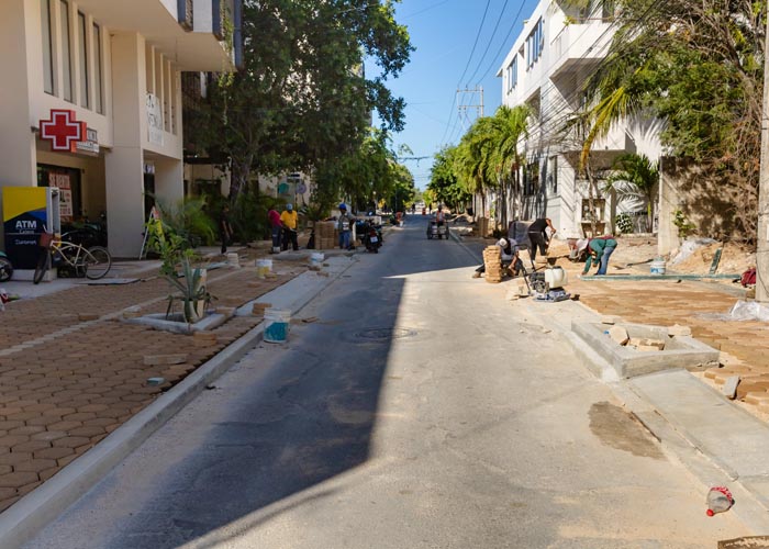 Obra de banquetas avanza en La Veleta