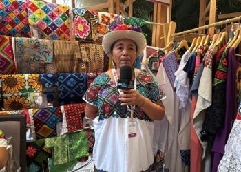 Entre puntadas y tradición, artesanas de Xpichil defienden el valor del bordado maya
