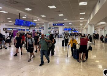 Lluvia intensa despierta a Cancún, pero aeropuerto mantiene operaciones con normalidad