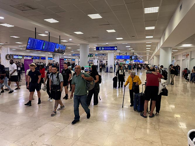 Lluvia intensa despierta a Cancún, pero aeropuerto mantiene operaciones con normalidad
