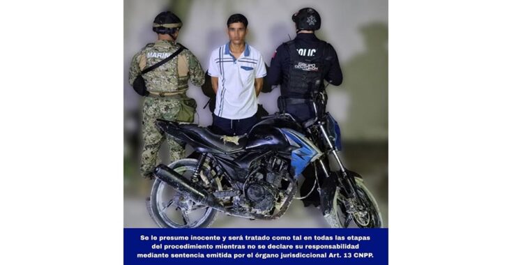 Detienen en Lázaro Cárdenas a conductor de moto con reporte de robo