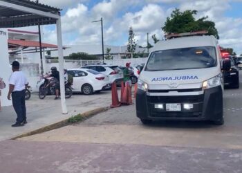 Desalojan primaria en Playa del Carmen tras fuga de gas en vivienda contigua