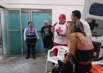 Auxilian a turista extranjera que presentó malestar en el Centro de Isla Mujeres