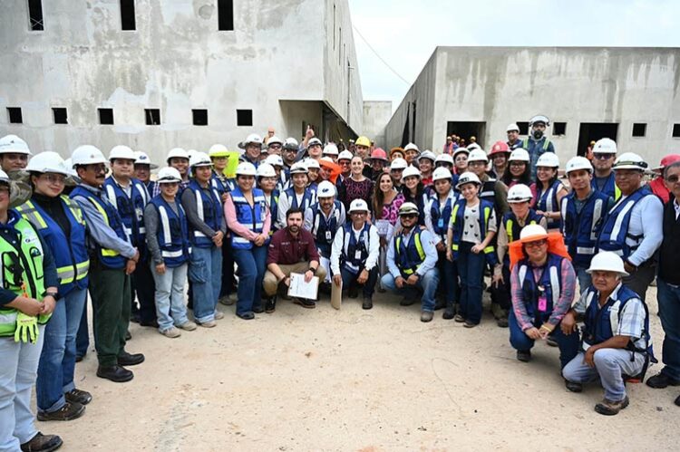 Sheinbaum supervisa construcción de dos hospitales en Quintana Roo
