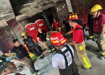 Bomberos de Isla Mujeres refuerzan su preparación en congreso nacional