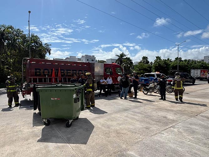 Bomberos inspeccionan comercio tras reporte de incendio en la avenida Huayacán