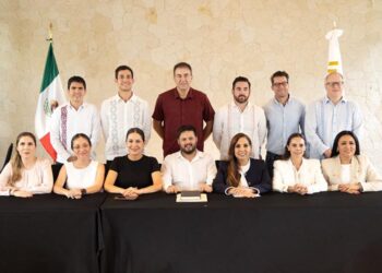 Playa del Carmen refuerza estrategia contra el sargazo con coordinación de los tres niveles de gobierno