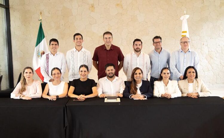 Playa del Carmen refuerza estrategia contra el sargazo con coordinación de los tres niveles de gobierno