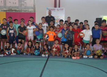 Llevan a Isla Mujeres una clase de basquetbol de la mano del profesional Edgaras Zelionis