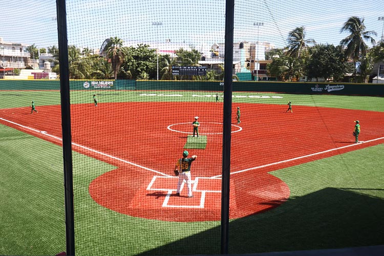 Béisbol infantil en Isla Mujeres