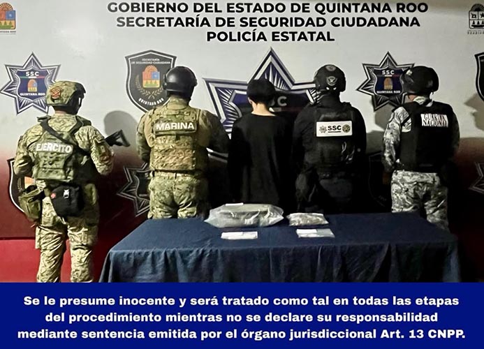 Detienen a menor en Cancún con 65 bolsitas de presuntas drogas