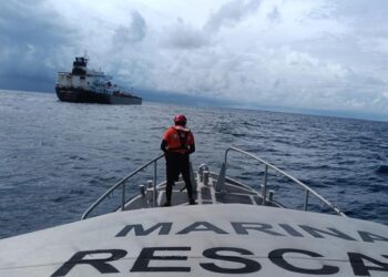 Marina evacúa a tripulante de un buque petrolero frente a Isla Mujeres