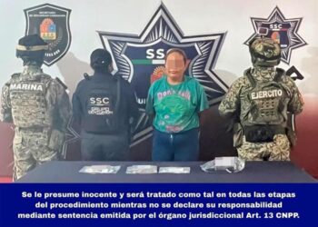 Detienen a mujer en el bulevar Kukulcán con presunta droga y 10 mil pesos