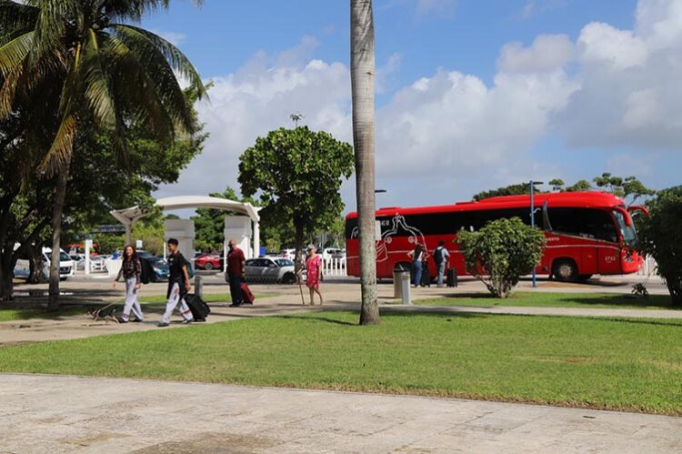 El Aeropuerto de Cancún prevé cerca de 350 vuelos hoy