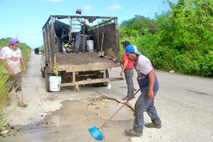 Mejoran la movilidad en carreteras de Kantunilkín