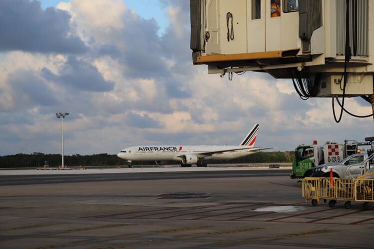 Cancún roza las 400 operaciones aéreas con fuerte presencia internacional